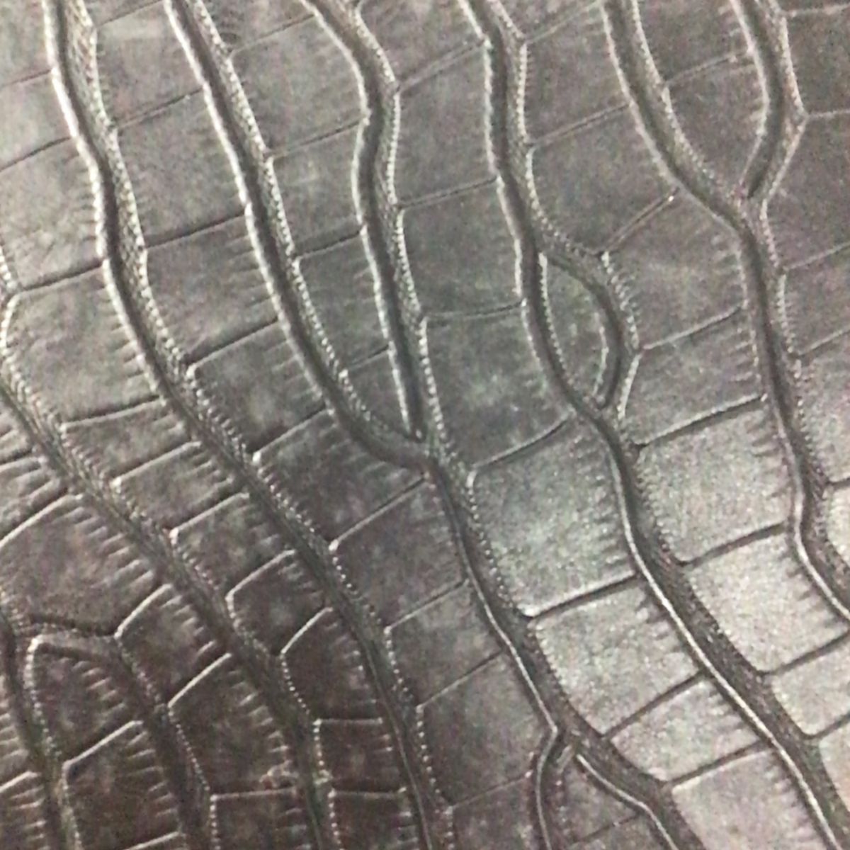 【彩鸿】新款2021真皮头层鳄鱼肚纹压花全粒面油腊水染牛皮