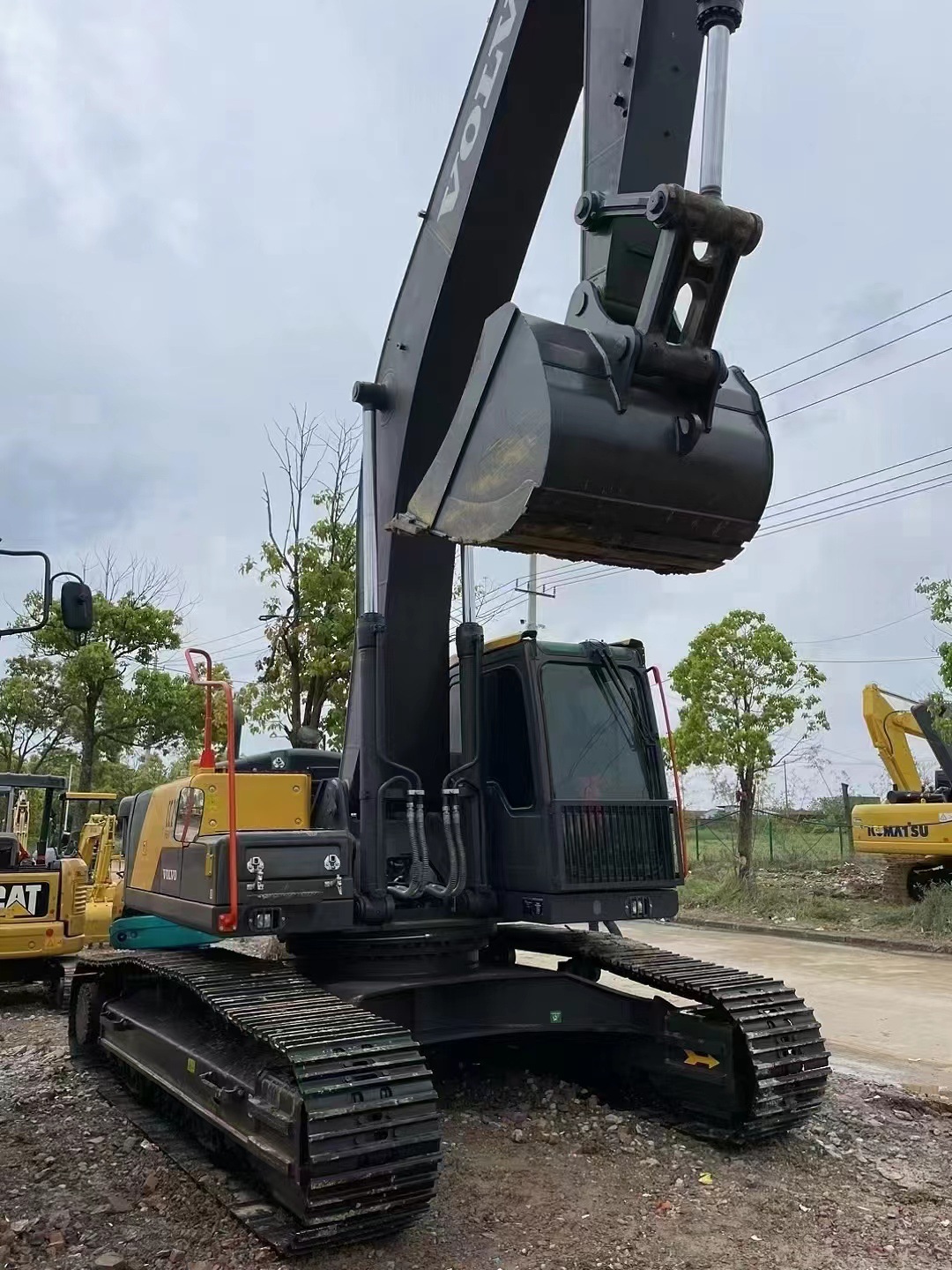 Puerto de comercio exterior de Xinjiang Volvo 290 Komatsu 300 excavadora de segunda mano 270 280 excavadora de segunda mano precio bajo