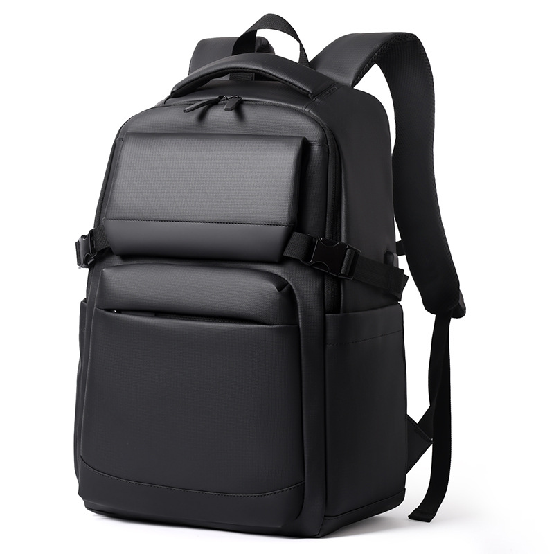 2024 nuevo transfronterizo simple película de cuero hombre mochila de hombro conveniente viaje de negocios bolsa de computadora de estudiantes a prueba de derrames