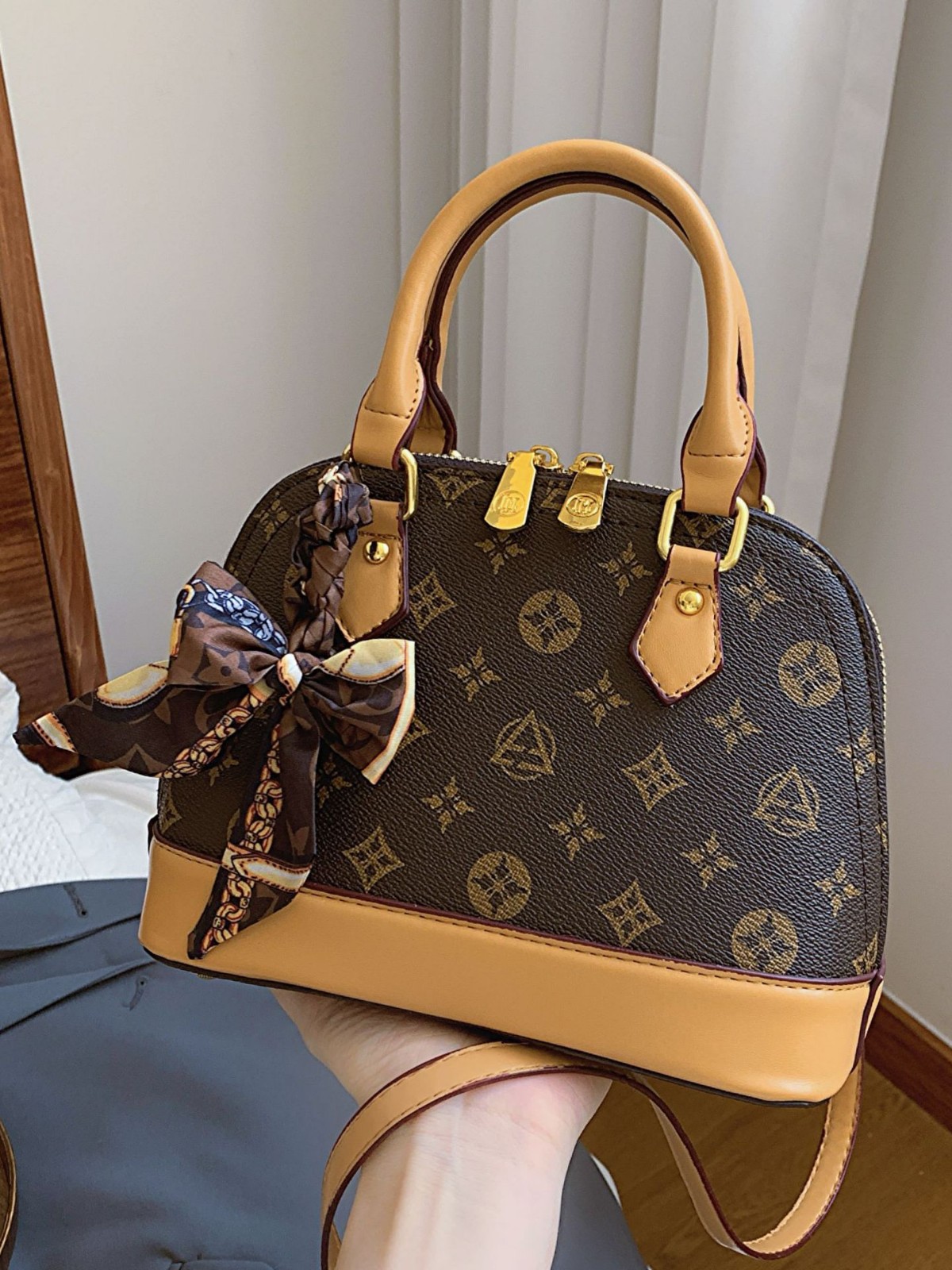 Classic shoulder bag