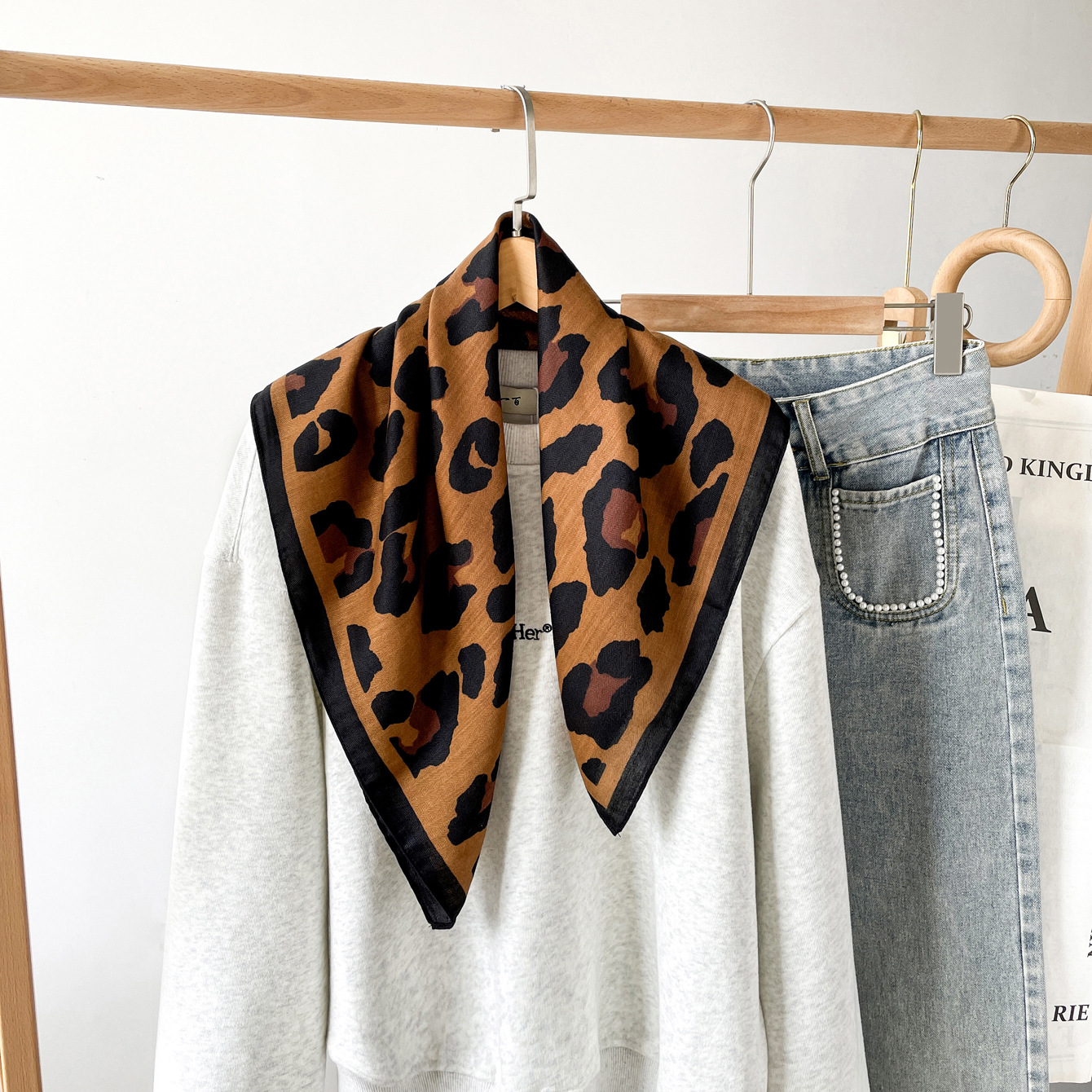 Leopard Print Herringbone Cotton Mini Square Scarf For Women_voghion.com
