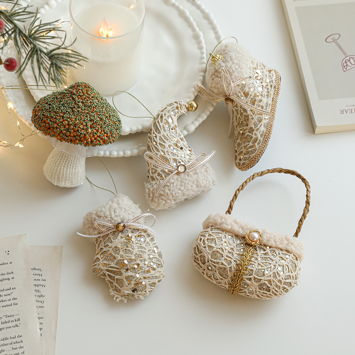 Nuevos colgantes de Navidad de espuma de color champán polvo adhesivo envoltura tela decoración de árbol de Navidad colgantes de perlas diseño de escena de forma especial