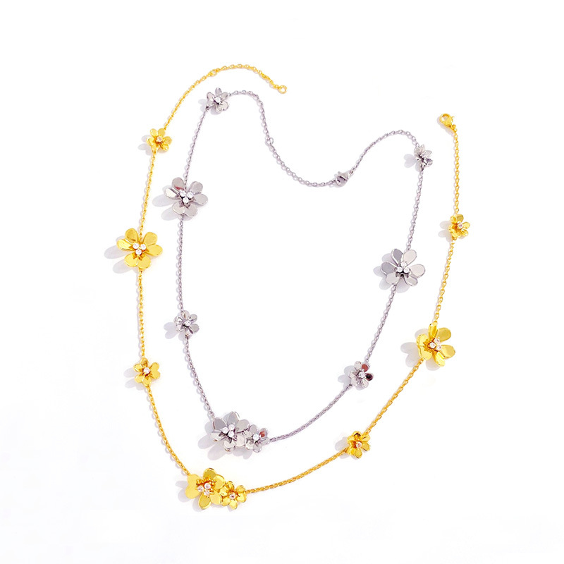 Glossy elegant necklace heart-shaped