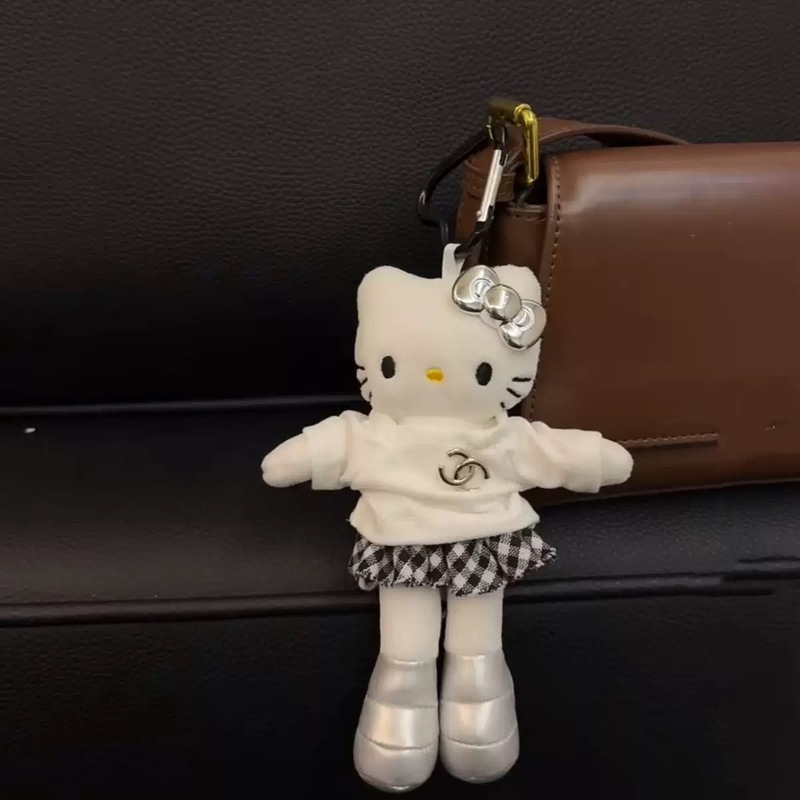 小香徽章白皮长腿kitty格雷系灰钥匙扣车挂爱心扣包包挂件高级感|undefined