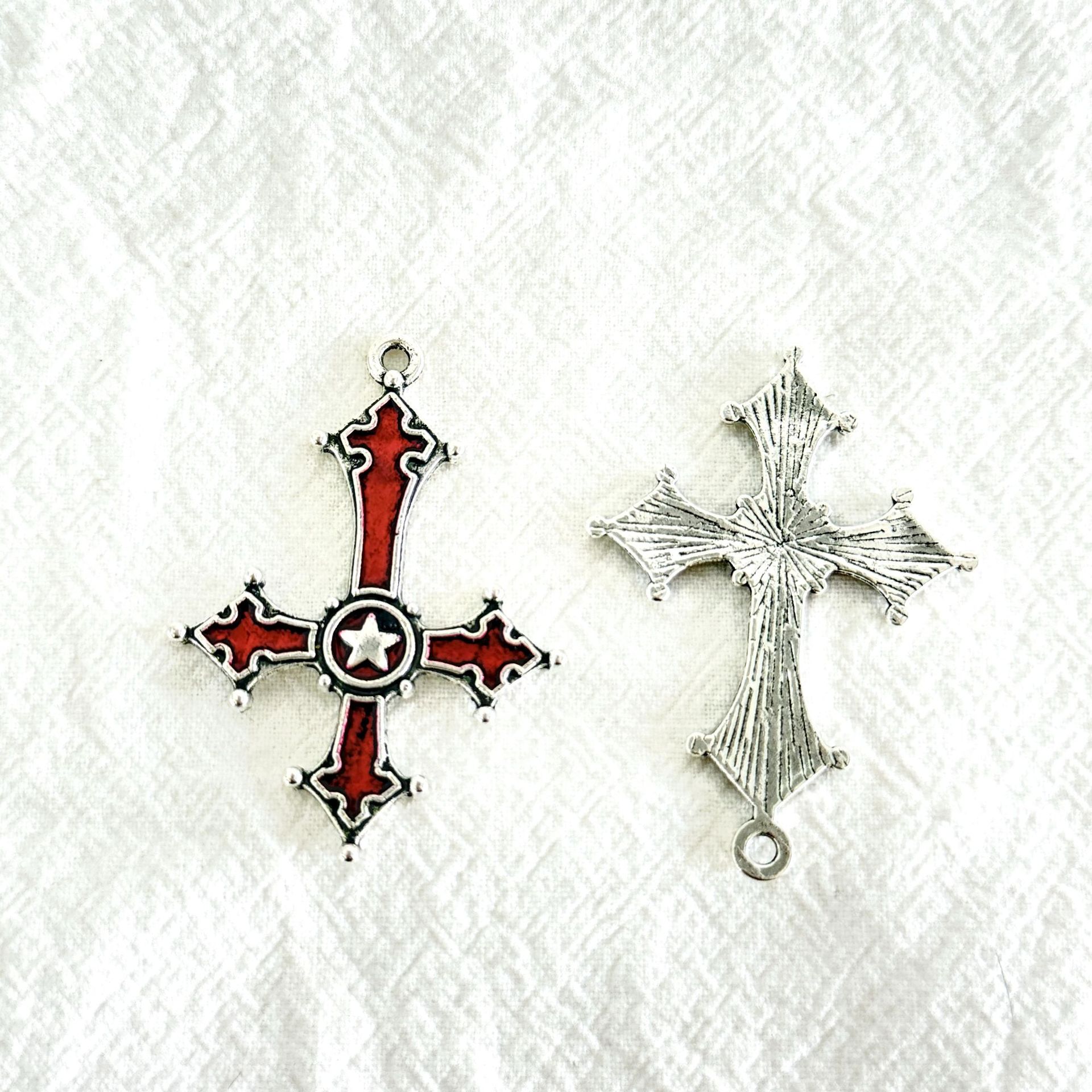 Accesorios de joyería de aleación de bricolaje Colgante de cruz de plata retro Pulsera Collar Pendientes Decoración de ropa Colgante