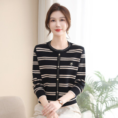 2025妈妈秋装洋气条纹针织打底小衫40岁50中老年女装秋冬长袖上衣
