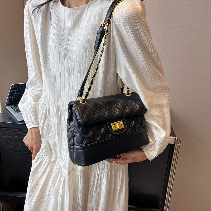 Nicho Design Bordado Linha Bolsa 2024 Verão Nova Bolsa Feminina Moda Popular Corrente Bolsa Mensageiro Bolsa De Ombro Balde_voghion.com