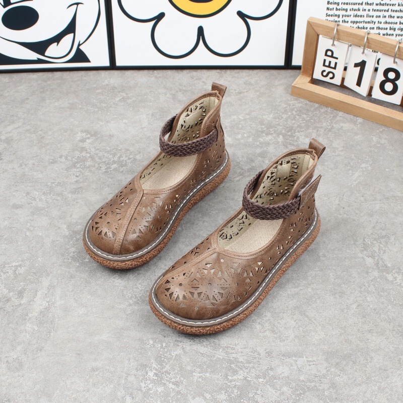 Summer Forest Style Literary Retro Thick-Soled Large-Toe Clogs Casual Cut Out Breathable and Comfortable Round-Toe One-Strap Women's Shoes Summer Forest Style Literary Retro Thick-Soled Large-Toe Clogs Casual Cut Out Breathable and Comfortable Round-Toe One-Strap Women's Shoes