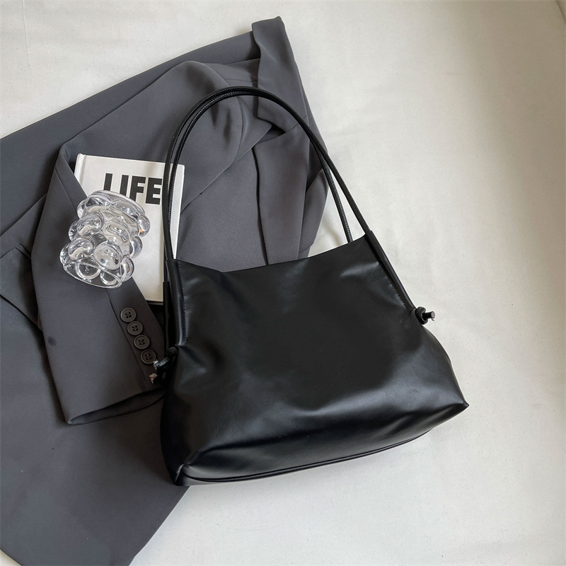 Primavera y verano bolsas populares de gran capacidad para mujeres 2024 nueva moda bolsas de hombro axilar de alta calidad bolsas de viaje