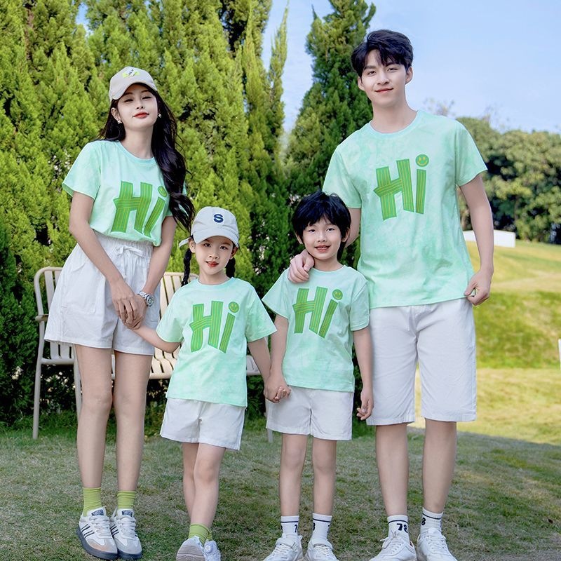 2025 Summer New Fashionable Parent-Child Outfits for Families of Three or Four: Printed Short-Sleeved Sporty Sets for Vacation