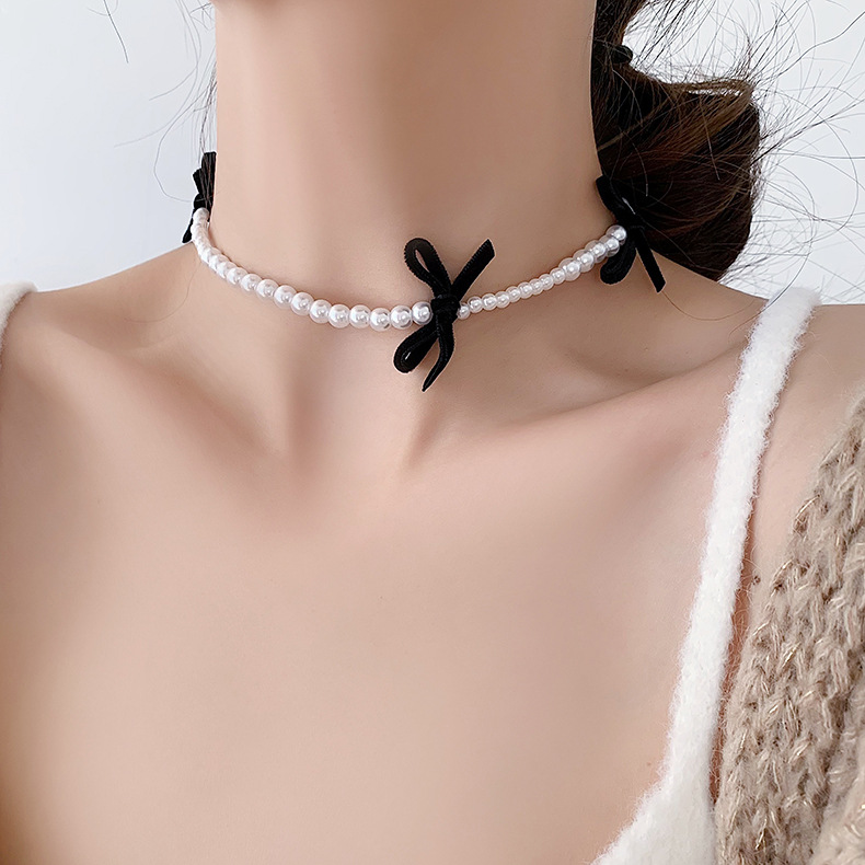 Collar De Perlas Con Lazo De Terciopelo display picture 1
