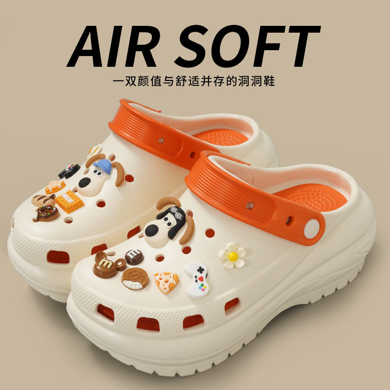 2024 nuevos zapatos con agujeros de rueda ligera para mujeres que usan la sensación de pisar la mierda, zapatillas de suela gruesa, sandalias antideslizantes de suela blanda, zapatos de playa