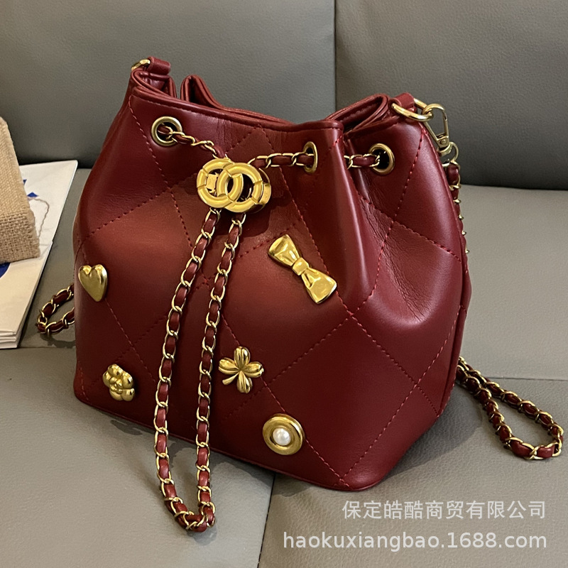 High-End Quilted Chain Bag for Women, New 2025 Fashion Texture Niche Shoulder Bag, Super Popular Versatile Bucket Bag
