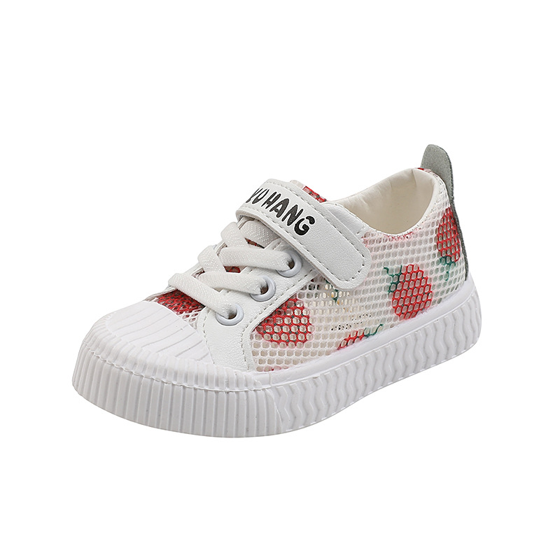 2024 verano nuevos niños y niñas transpirable fresa piña tablero zapatos pequeños y medianos niños huecos de una sola malla suave inferior zapatos casuales al por mayor