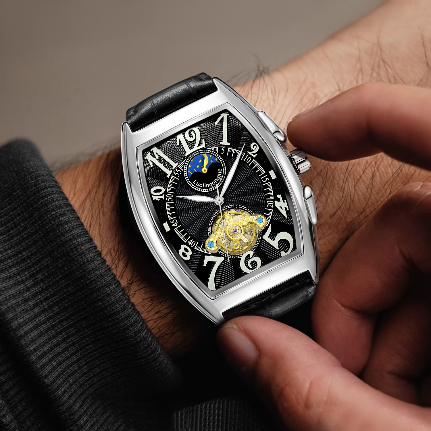 ワイン樽型全自動ホイール中空機械式時計メンズビジネスシンプルファッション多機能時計卸売