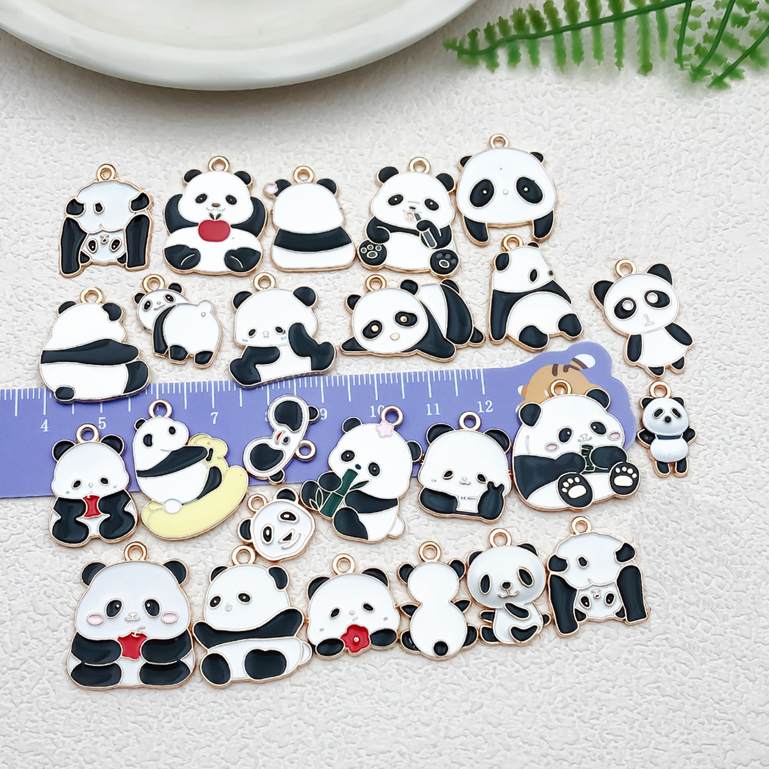 DIY dibujos animados panda bambú goteando aceite de aleación pendientes llavero animal colgante accesorios de joyería decoración de estilo chino