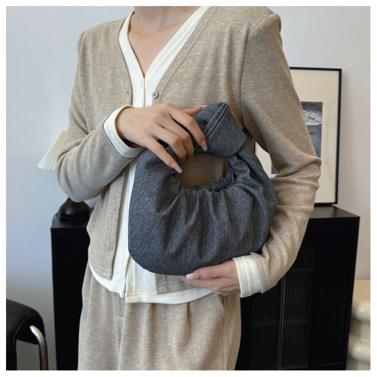 Vintage Style, Classic Style Style Square Shape This Year's Popular New Moon Bag Early Autumn New Women's Bag Simple Retro Denim Casual Versatile Handbag Fashion
