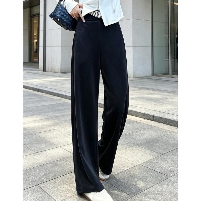 Autumn women's velvet casual pants with a refined, slim fit, featuring a curved hem, a flowing drape, a slimming effect, and a trendy, loose style. Wholesale and dropshipping available Autumn women's velvet casual pants with a refined, slim fit, featuring a curved hem, a flowing drape, a slimming effect, and a trendy, loose style. Wholesale and dropshipping available