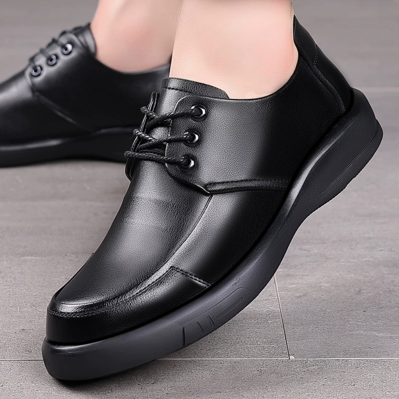 2023 Весна и осень новые мужские туфли из мягкой кожи из воловьей кожи, мужская деловая повседневная обувь на шнуровке с мягкой подошвой и круглым носком