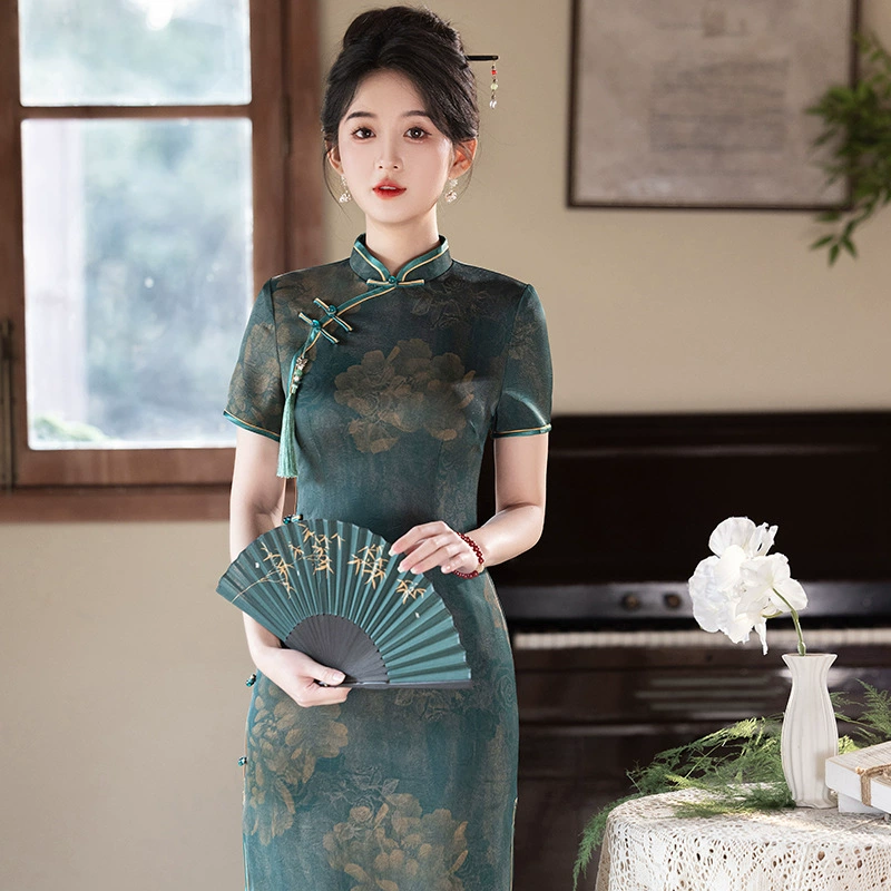 Высококлассные экзамены длинные элегантные и самосовершенствуемые повседневные женщины могут носить новую весну и лето 2025 года