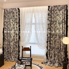 フランスのレトロな遮光カーテンの客間の寝室の窓のベランダの砕花の見知らぬ花のレースの完成品の卸売り