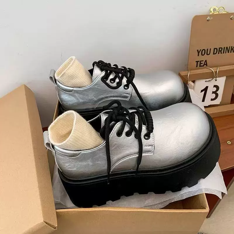 Толстая подошва увеличена маленькая кожаная обувь женская весна и осень 2025 новая ретро японская юбка с юбкой JK туфли с большой головой