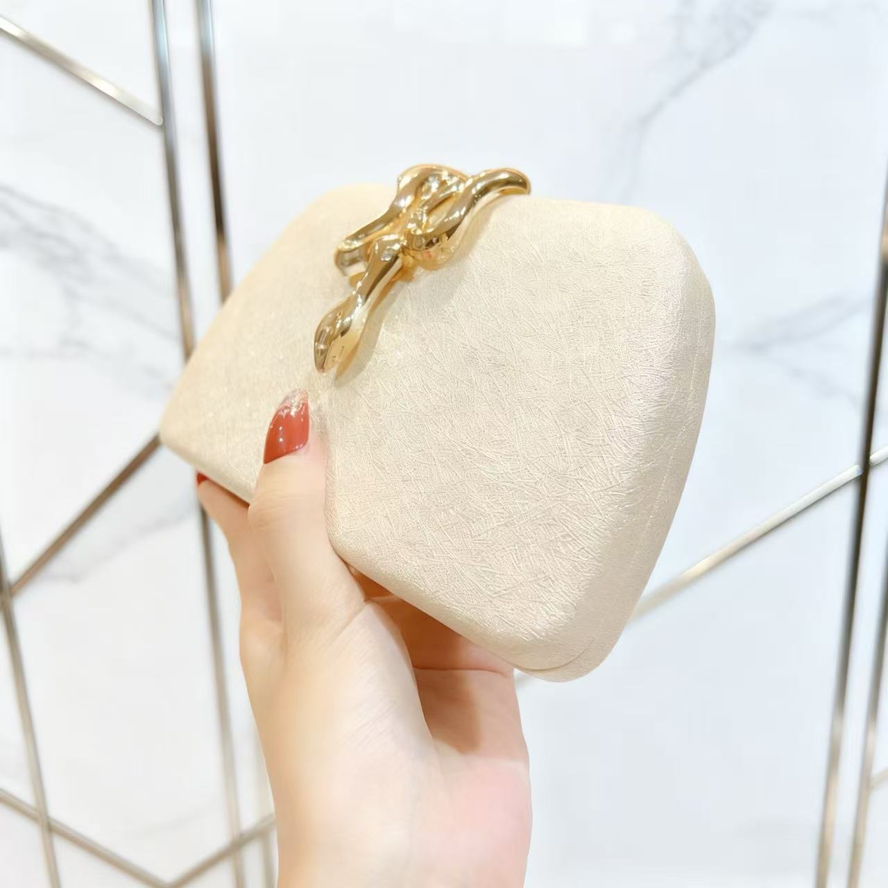 Transfronterizos damas lujosas cadenas bolsas de cena de cerradura de serpiente bolsas de noche de boda de alto nivel bolsas de mano