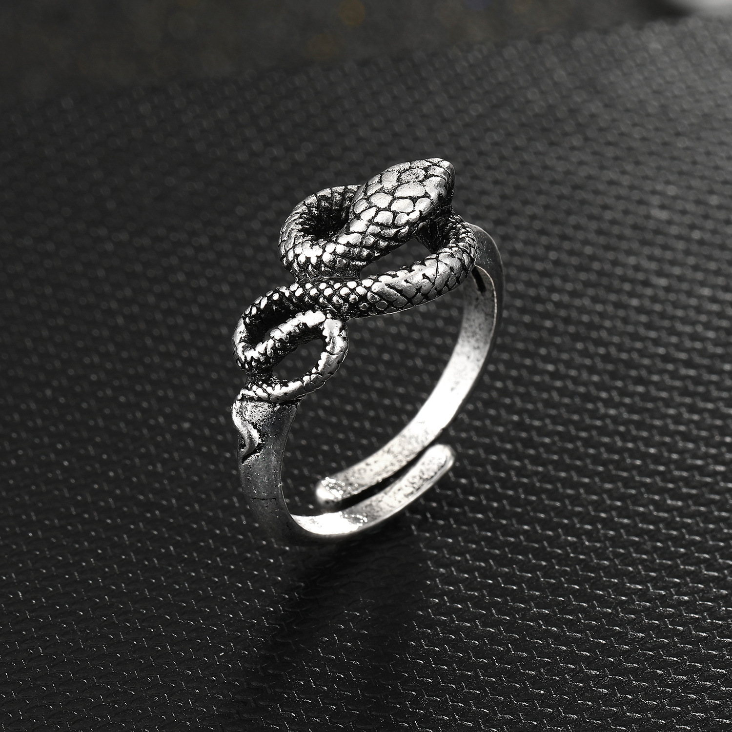 Bague Ouverte Croisée Creuse Avec Lame De Serpent Punk display picture 3