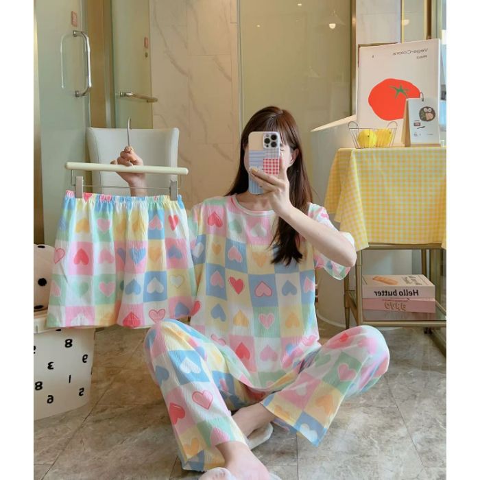 Venta al por mayor transfronteriza de una variedad de pantalones de manga corta de tres piezas, pijamas de mujer, pantalones cortos de algodón de nubes de verano de dibujos animados, servicio a domicilio