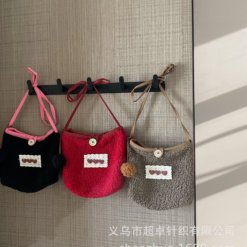 文艺范出游冬季复古撞色边羊羔毛球球单肩包儿童包包|undefined