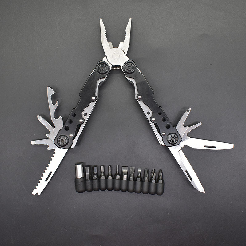 多功能钳子 户外组合多用刀工具钳汽车日用便携折刀钳叠套装