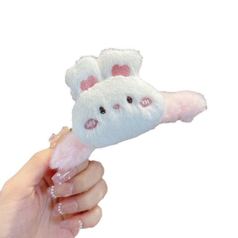 秋冬のかわいいアニメのぬいぐるみのウサギのパンダはクリップの後頭部のヘアピンの大きいサイズのサメの魚のクリップの量の多い女をつかみます。|undefined