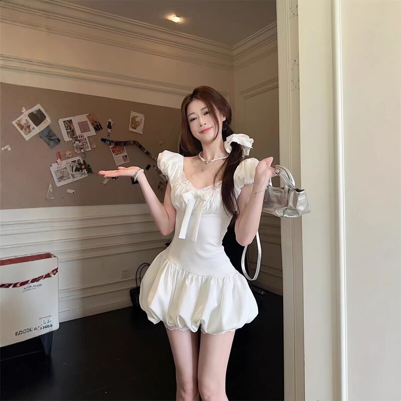 French-Style Gentle and Pure White Puff-Sleeve Dress with Lace Splicing, Date-Friendly, Waist-Cinching A-Line Floral Short Dress