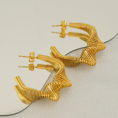 European and American fashion new niche design minimalist ins style personalized pleated space spring earrings earrings jewelry