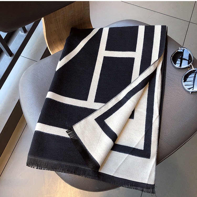 Bufanda tipo chal cálida y gruesa de estilo minimalista con imitación de cachemira y letras geométricas de doble cara en colores clásicos_voghion.com