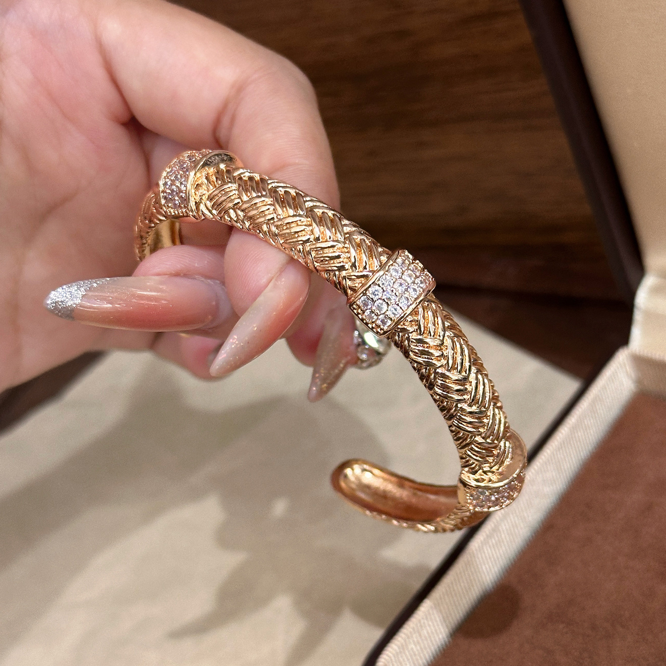 Vintage industria pesada exagerada pulsera de apertura de tendencia nacional nueva pulsera de tejido dibujada a mano de estilo chino mujer lujosa sensación de alto nivel