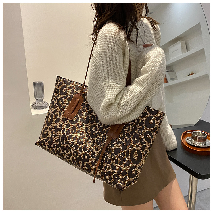 Women's Large Pu Leather Leopard Vintage Style Zipper Tote Bag display picture 22
