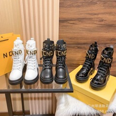 2025冬季款英伦风厚底增高马丁靴金属字母系带显瘦真皮复古弹力靴