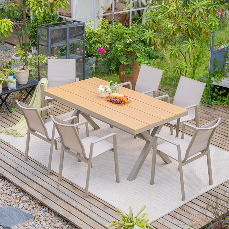 Mesa y silla de patio al aire libre, madera plástica, casa nórdica, patio al aire libre, jardín al aire libre, balcón, combinación de terraza de ocio