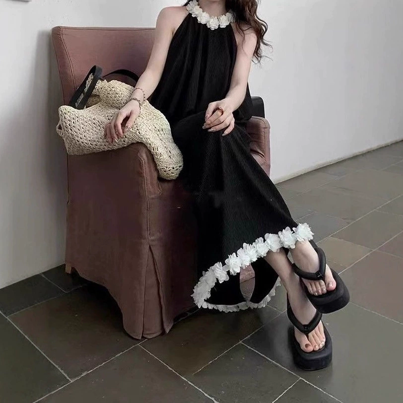 Черный летний костюм-платье без рукавов с длинной юбкой, халтером и объемными французскими цветами, новый нишевый дизайн 2025 года.