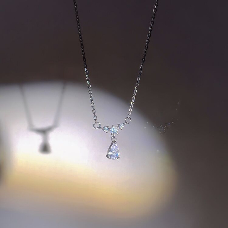 Collier pendentif papillon délicat plaqué or style fairycore_voghion.com