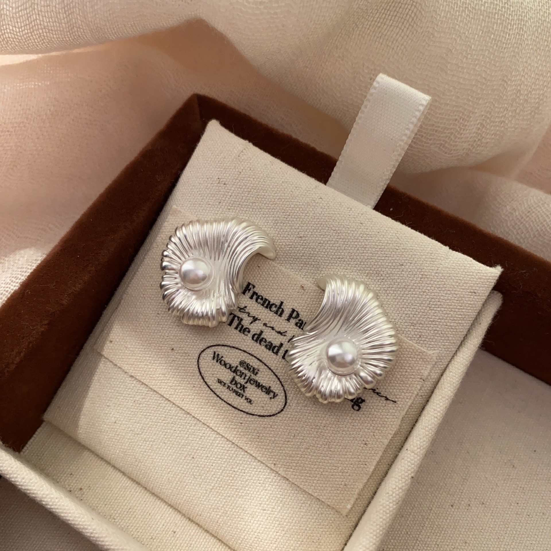 Pendientes de aro gruesos cepillados hechos a mano para mujer, simples y versátiles, pendientes retro personalizados de alta gama, mujeres de moda para viajeros diarios