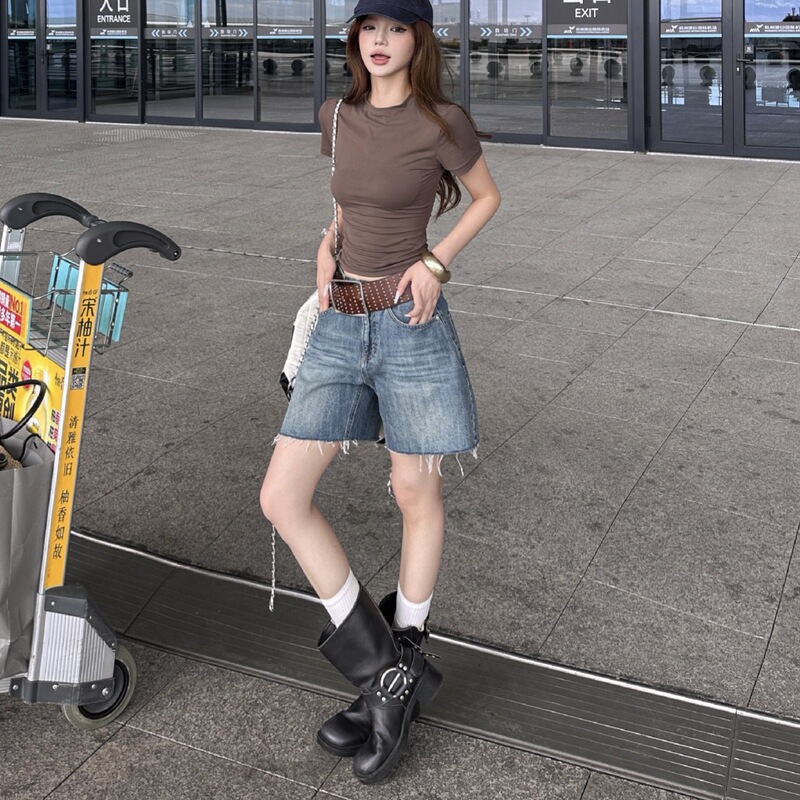 Summer Slim-Fit Short-Sleeve Women's T-Shirt + American-Style Retro Casual Denim Shorts Low-Waist Vintage Mid-Length Pants Trendy Summer Slim-Fit Short-Sleeve Women's T-Shirt + American-Style Retro Casual Denim Shorts Low-Waist Vintage Mid-Length Pants Trendy