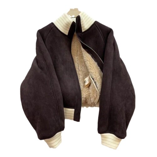 A stylish and versatile small Shearling coat with a retro American vibe, perfect for commuting. It's beautifully designed, features a deep coffee color, and makes you look slim and chic. The price is $168.3.