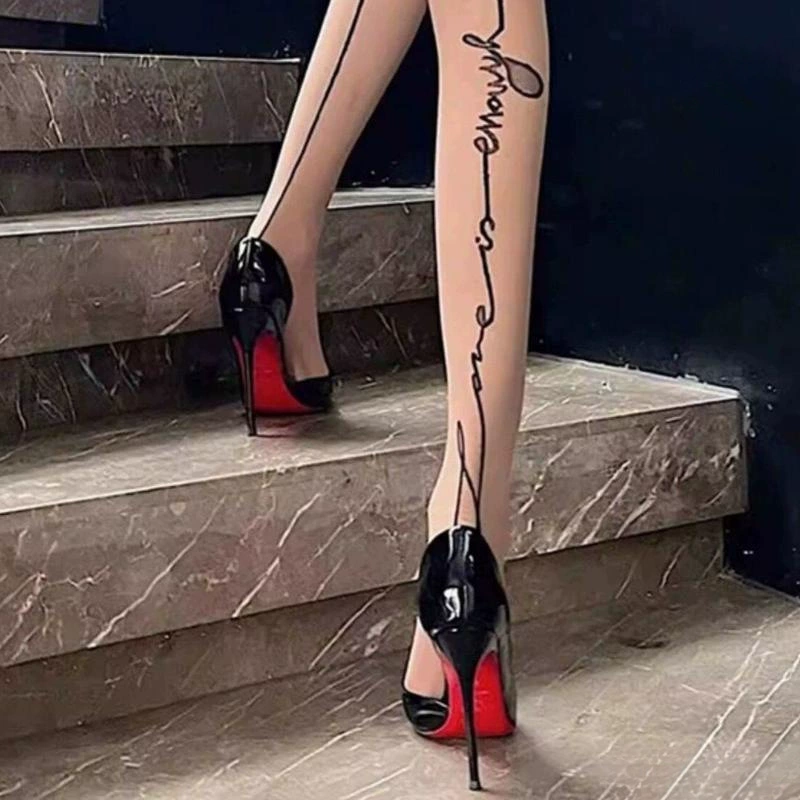 Высокие каблуки флиртовые на кровати одноразовые королевские сестры высокие каблуки сексуальные женщины черные чистые узкие туфли с красной подошвой универсальные одиночные туфли
