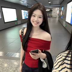 韓国純粋な欲望スタイルの赤いワンショルダートップ女性のための夏の 2025 新しいデザインフレンチスタイル半袖 T シャツ