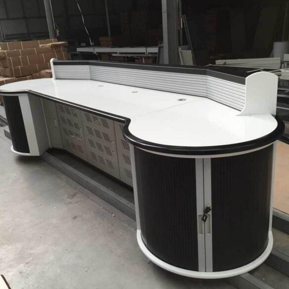 两联琴式操作台工作调度指挥中心控制台机柜物业监控室操作台多屏