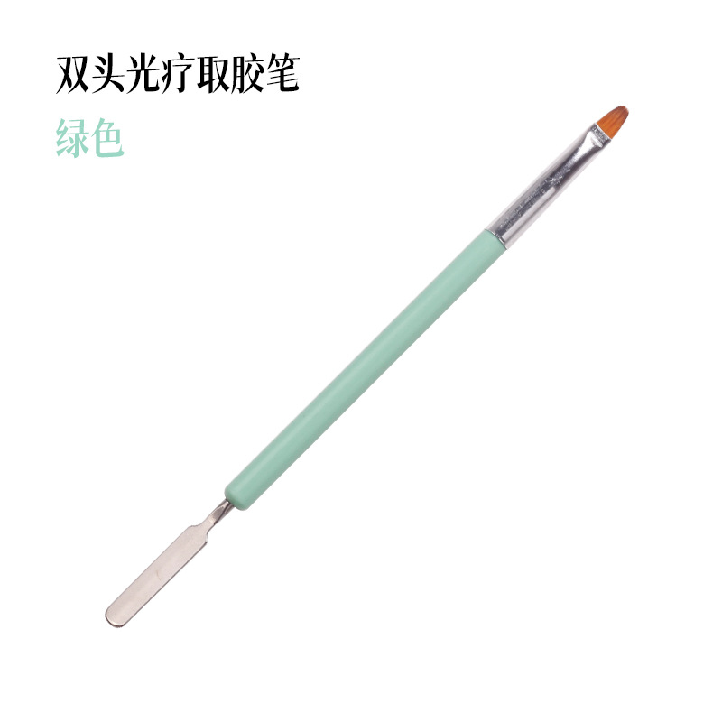 El color del caramelo es verde con la pluma de goma.