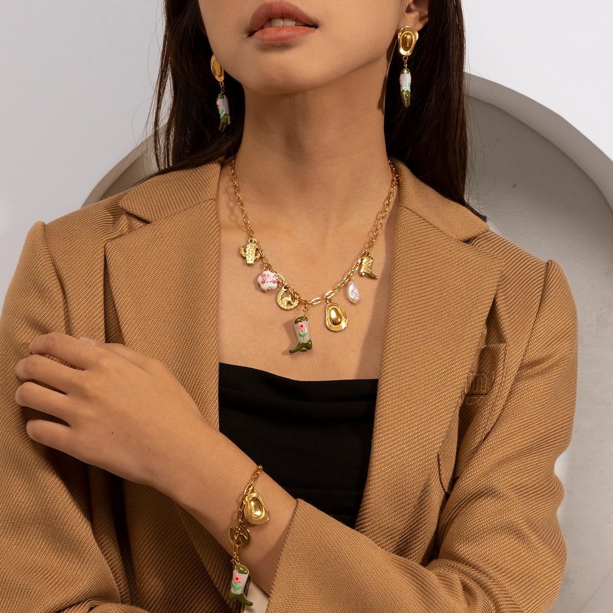 Collar de acero inoxidable TENA Europa y los Estados Unidos ligero de lujo nicho de zapatos de cerámica collar de colgante de titanio acero para mujeres no se desvanecen ventas calientes