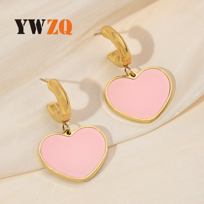 Nueva joyería de moda de acero inoxidable estilo dulce pendientes rosados goteando aceite amor forma temperamento pendientes mujer fabricante